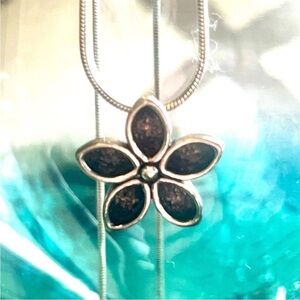 Silpada Vintage Sterling Silver Petite
Flower Pendant w/Snake
Chain Necklace
